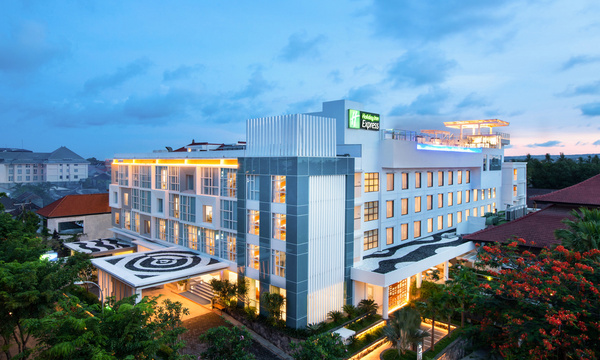 Holiday Inn Express Baruna Bali Exterior